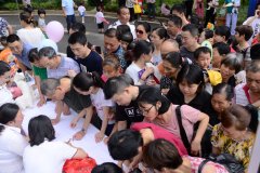 五矿幸福里 欢乐嘉年华——万境蓝山幸福里商街开业仪式暨首届业主露天电影节火爆启幕